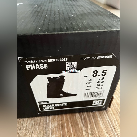 New with Box DC snow boarding boarding boots. Sz 8.5 - Picture 2 of 4